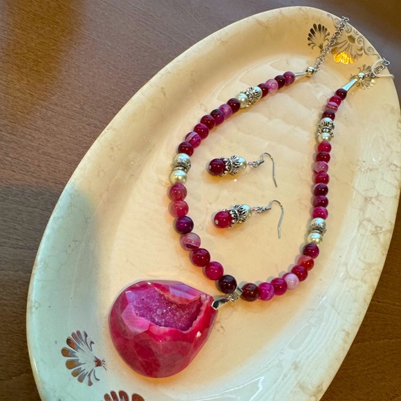 Pink Geode Pendant, Striped Agate & Simulated Pearl Necklace & Earrings Set - Picture 5 of 7